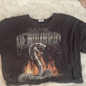 Great quality shirt, super comfortable. meant to be a baggy crop top!